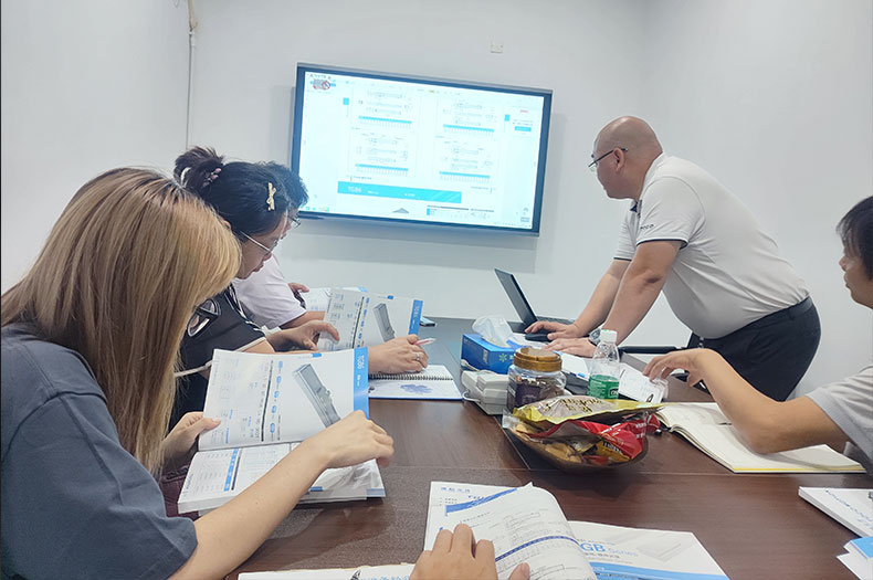 铭辉自动化为提升员工专业能力,组织产品及配件选型培训